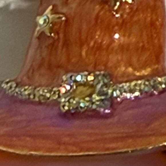 Kirk's Folly orange-ish iridescent moon face brooch/pin/pendant with hat. - Picture 7 of 9